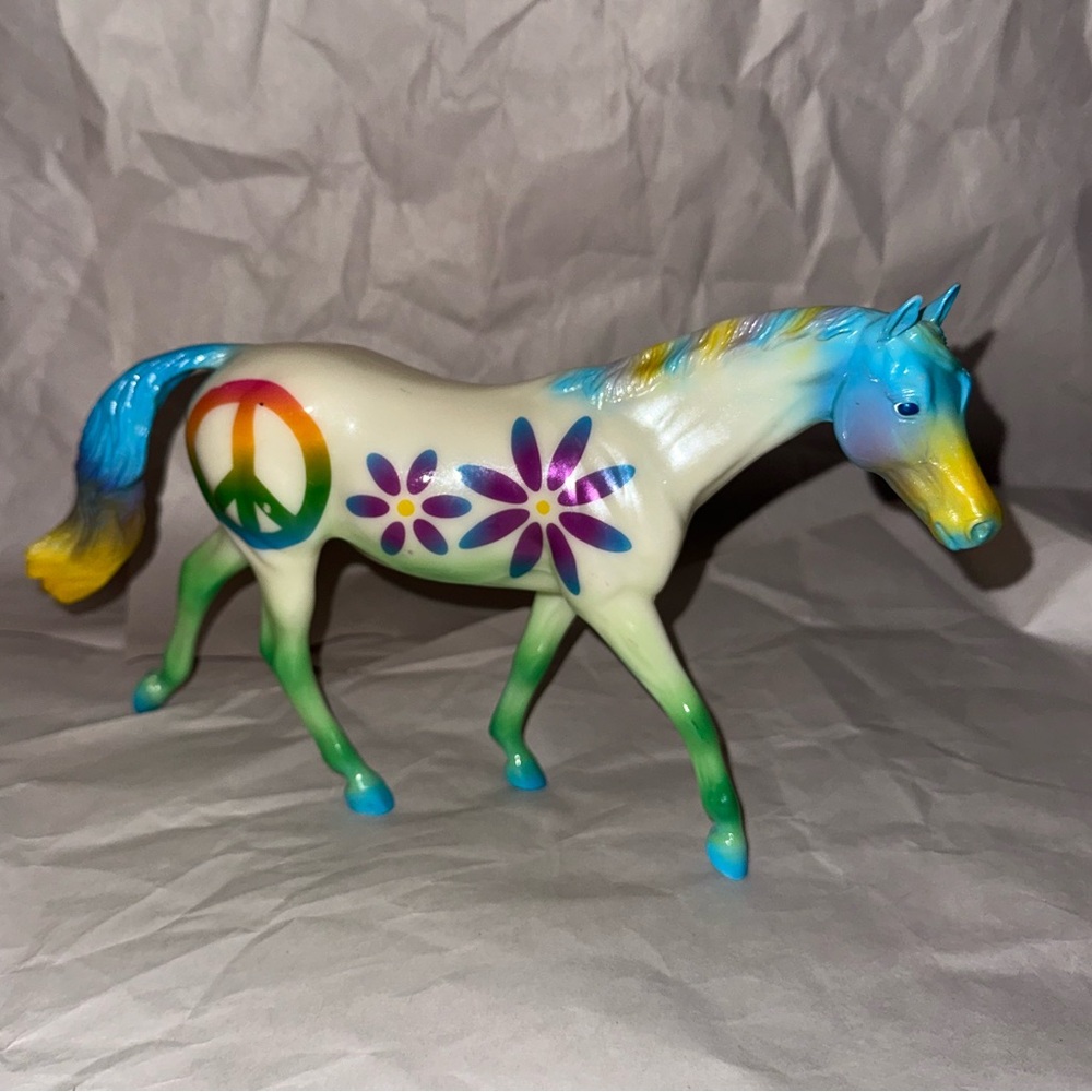 Breyer Classic Peace Love Horse Plastic Retired Classic Collectible